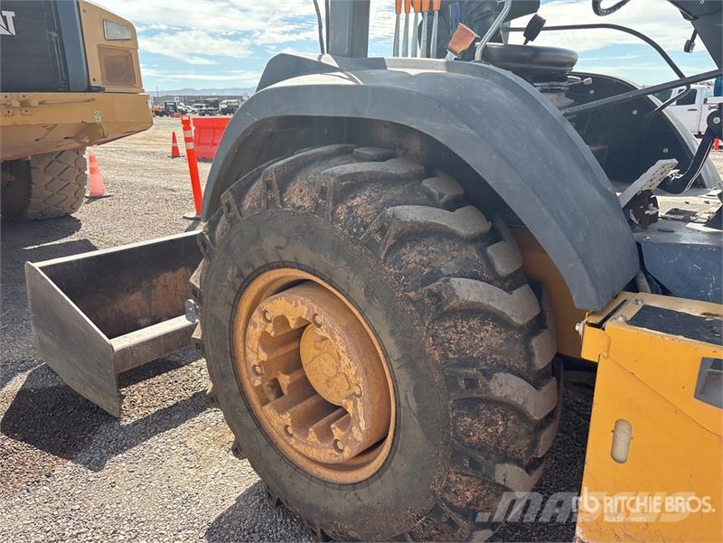 John Deere 210L 4x4 Landscape Loader Wielladers