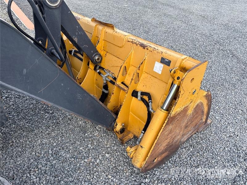 John Deere 210L 4x4 Landscape Loader لوادر بعجل