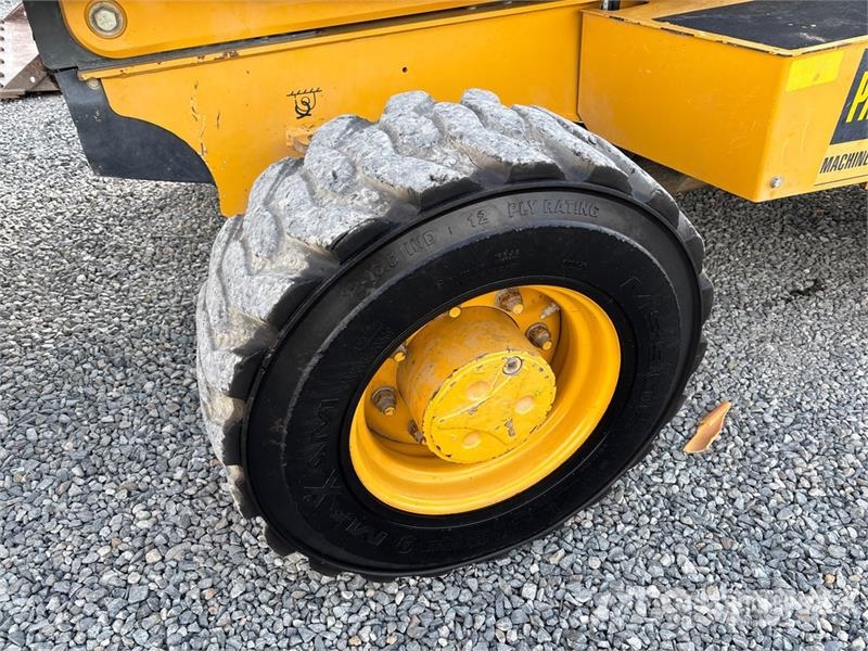 John Deere 210L 4x4 Landscape Loader لوادر بعجل
