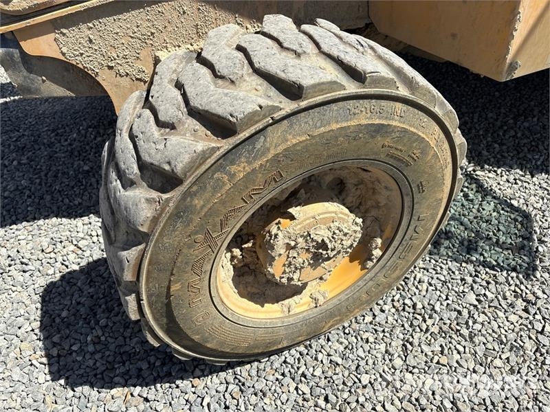John Deere 210L 4x4 Landscape Loader Kolesni nakladalci