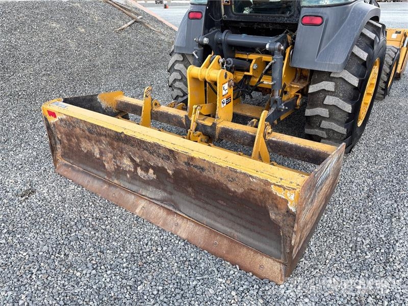 John Deere 210L 4x4 Landscape Loader لوادر بعجل