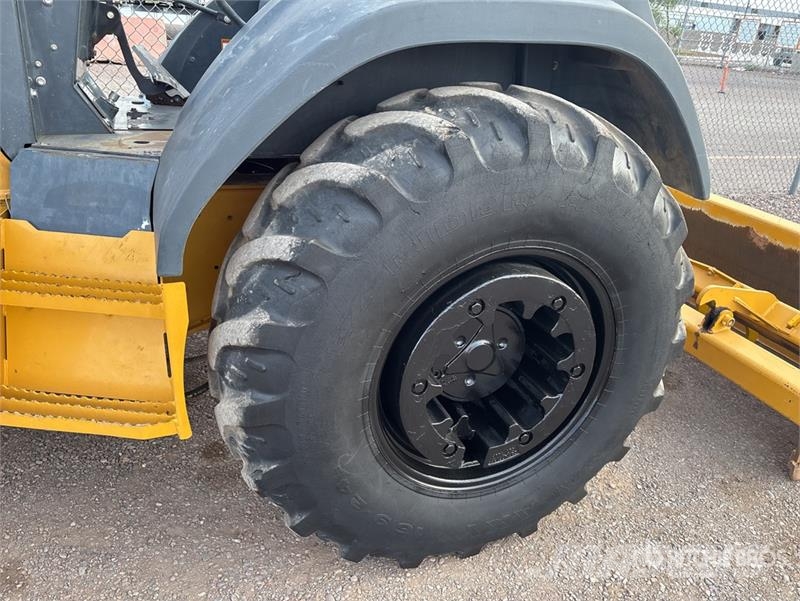 John Deere 210L 4x4 Landscape Loader Radlader