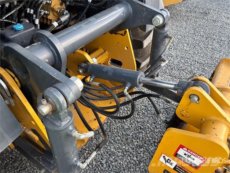 John Deere 210L 4x4 Landscape Loader لوادر بعجل