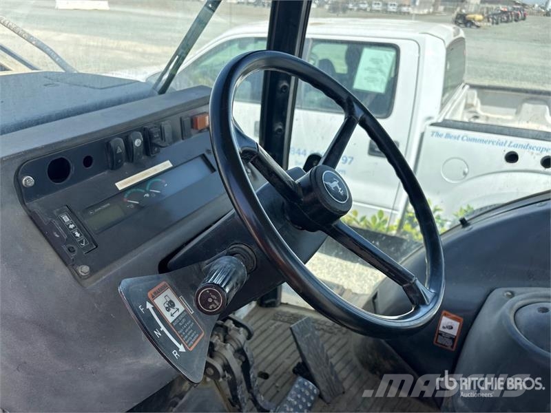 John Deere 210L 4x4 Landscape Loader Kolesni nakladalci