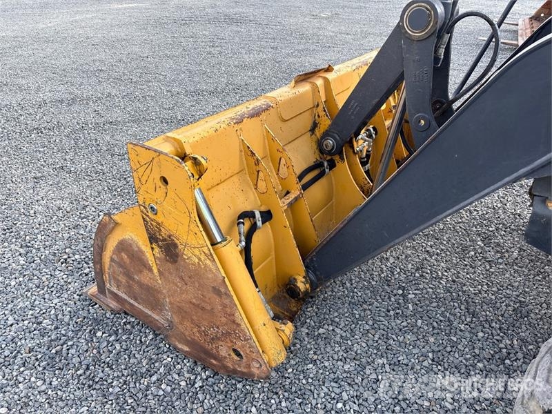 John Deere 210L 4x4 Landscape Loader لوادر بعجل