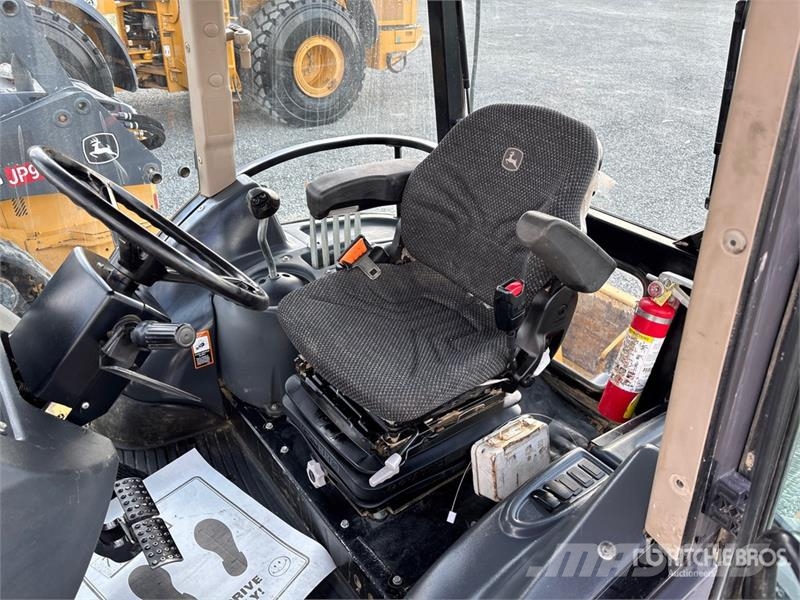 John Deere 210L 4x4 Landscape Loader لوادر بعجل