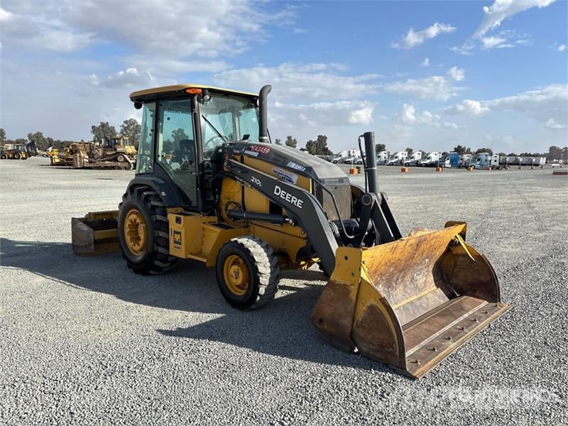 John Deere 210L 4x4 Landscape Loader لوادر بعجل