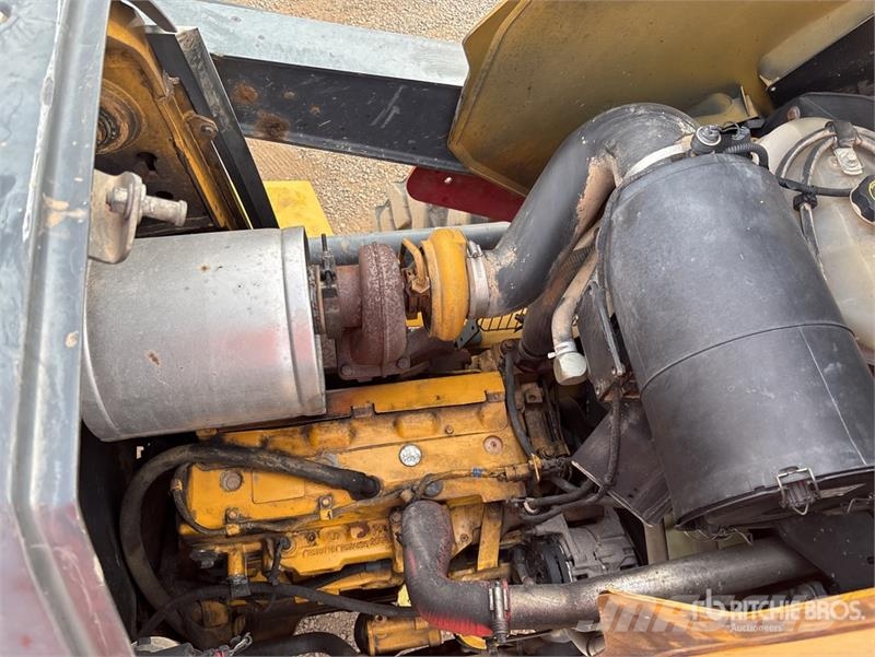 John Deere 210L 4x4 Landscape Loader Radlader