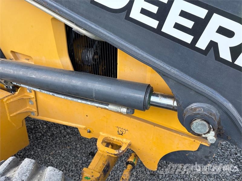 John Deere 210L 4x4 Landscape Loader لوادر بعجل