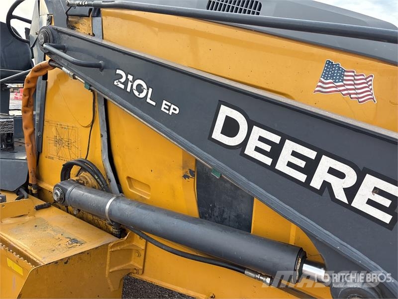 John Deere 210L 4x4 Landscape Loader Radlader