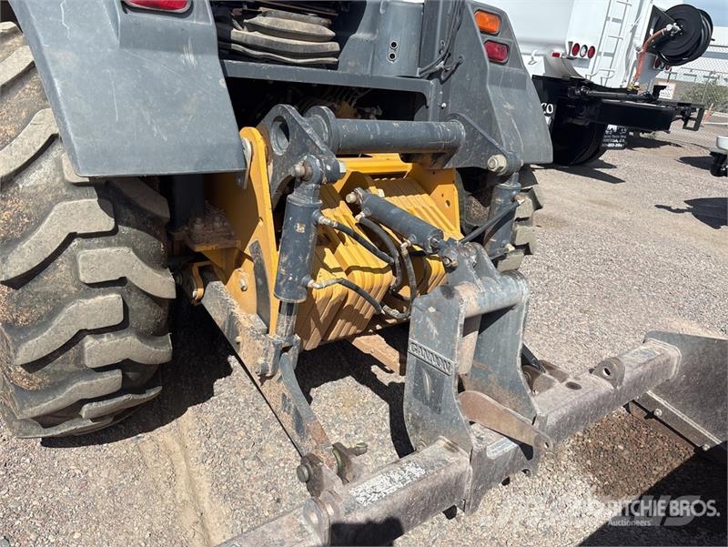 John Deere 210L 4x4 Landscape Loader Wielladers