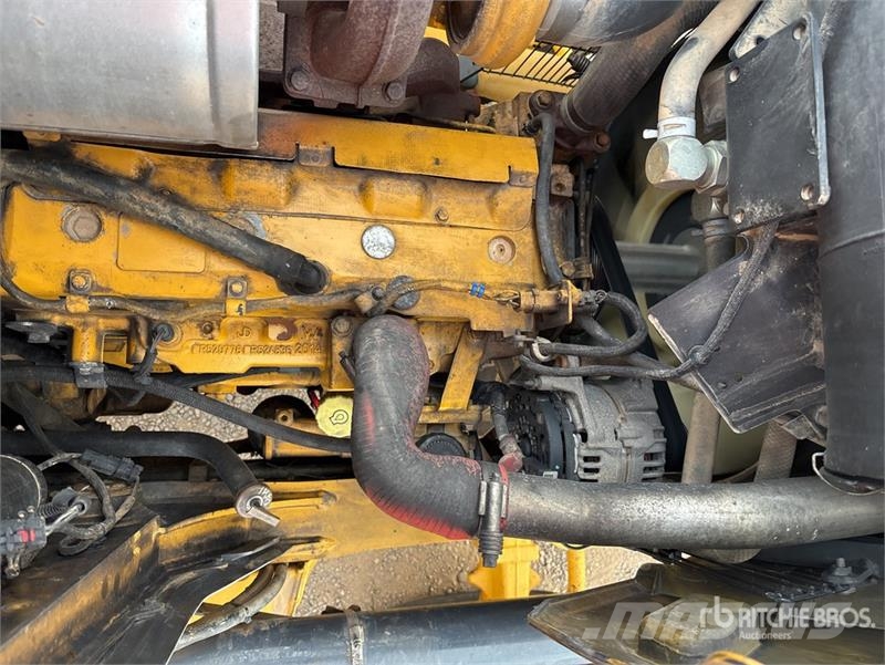 John Deere 210L 4x4 Landscape Loader Radlader