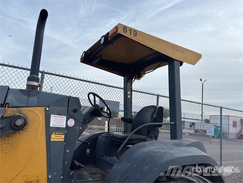 John Deere 210L 4x4 Landscape Loader Radlader
