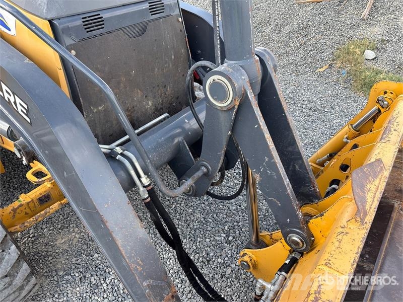 John Deere 210L 4x4 Landscape Loader لوادر بعجل