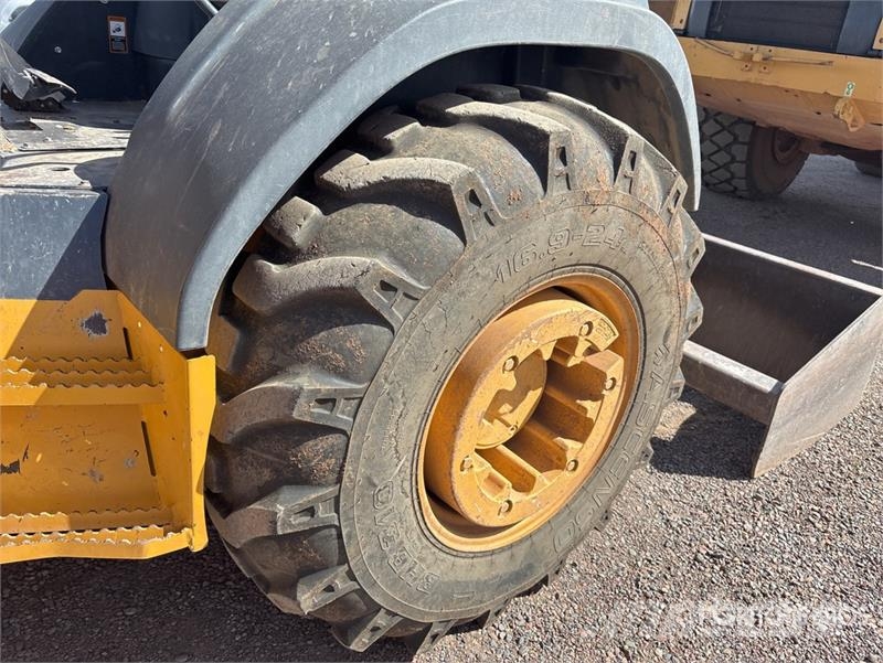 John Deere 210L 4x4 Landscape Loader Wielladers