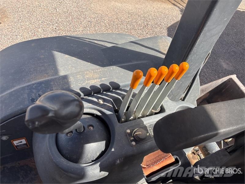 John Deere 210L 4x4 Landscape Loader Wielladers