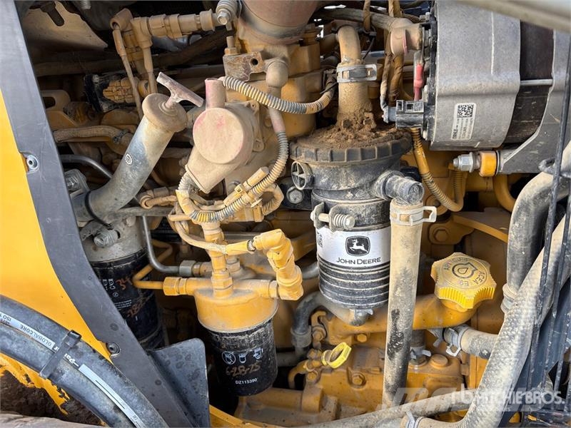 John Deere 210L 4x4 Landscape Loader لوادر بعجل