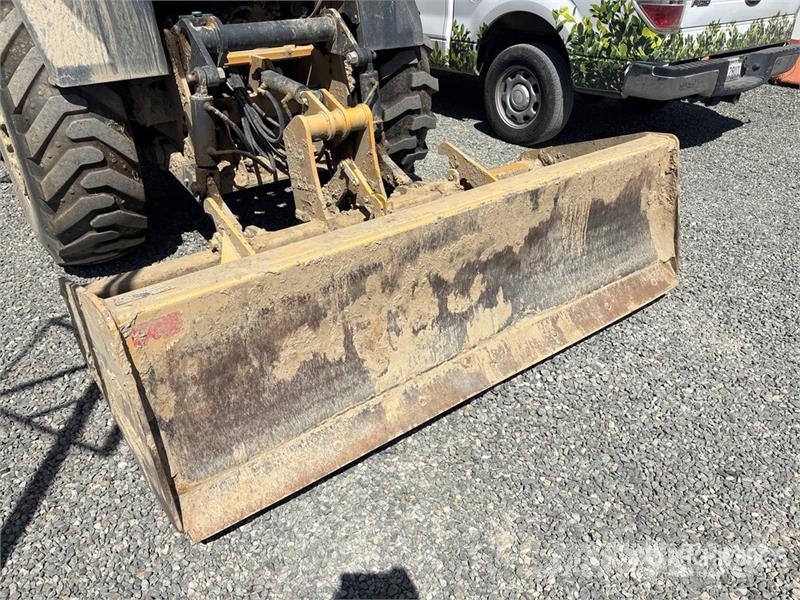 John Deere 210L 4x4 Landscape Loader Kolesni nakladalci
