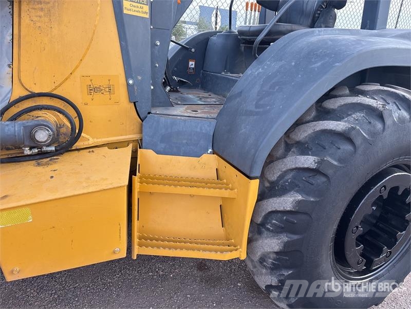 John Deere 210L 4x4 Landscape Loader Radlader