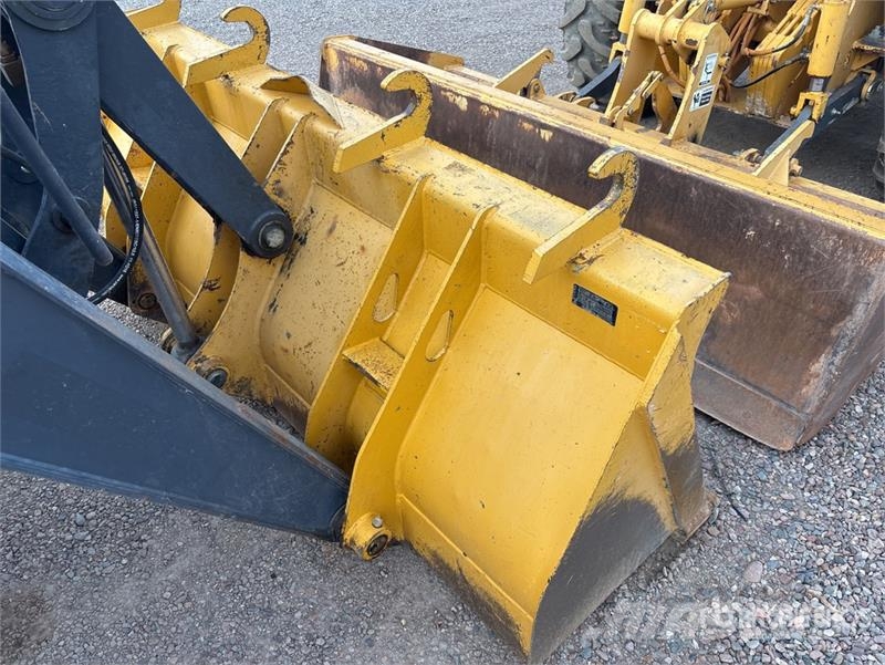 John Deere 210L 4x4 Landscape Loader Radlader