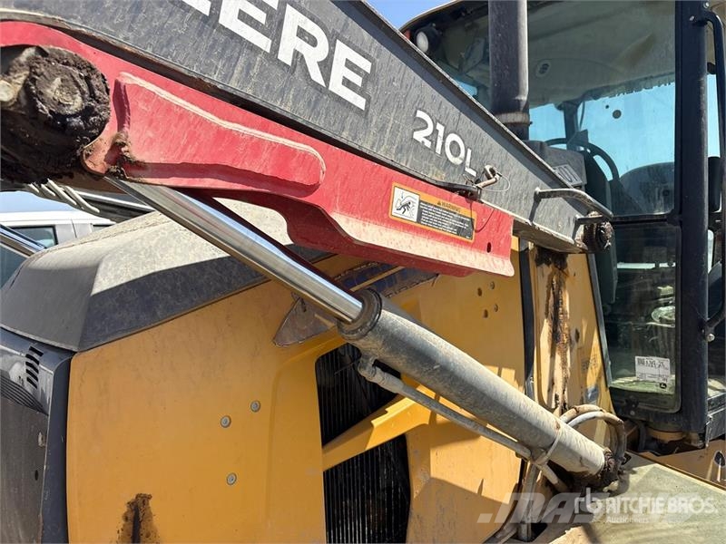 John Deere 210L 4x4 Landscape Loader Kolesni nakladalci