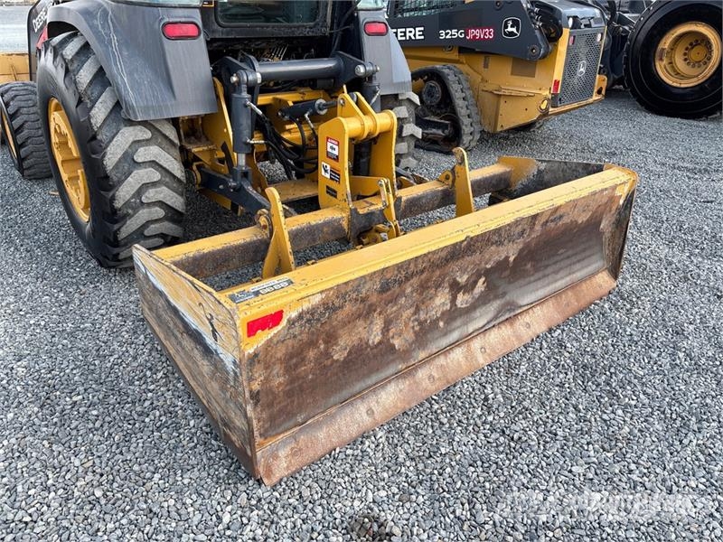 John Deere 210L 4x4 Landscape Loader لوادر بعجل