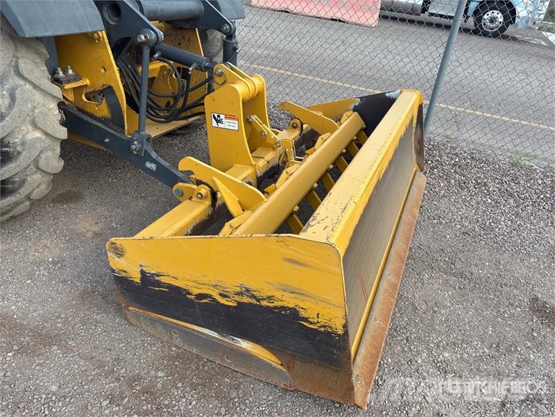 John Deere 210L 4x4 Landscape Loader Radlader