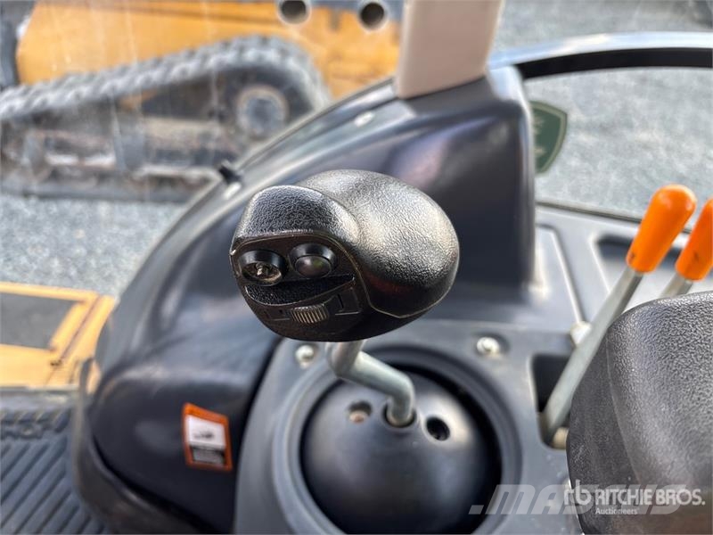 John Deere 210L 4x4 Landscape Loader لوادر بعجل
