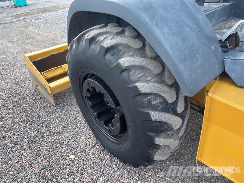 John Deere 210L 4x4 Landscape Loader Radlader