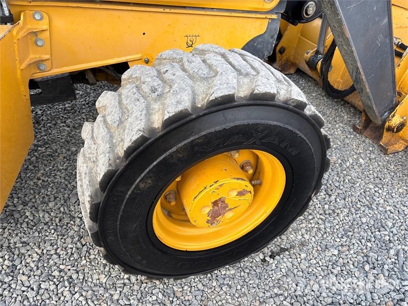 John Deere 210L 4x4 Landscape Loader لوادر بعجل
