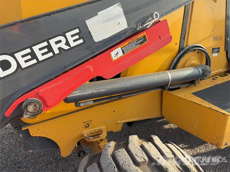 John Deere 210L EP 4x4 Landscape Loader Фронтальні навантажувачі