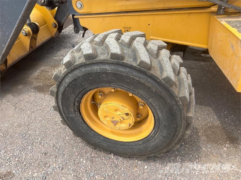 John Deere 210L EP 4x4 Landscape Loader Kolesni nakladalci