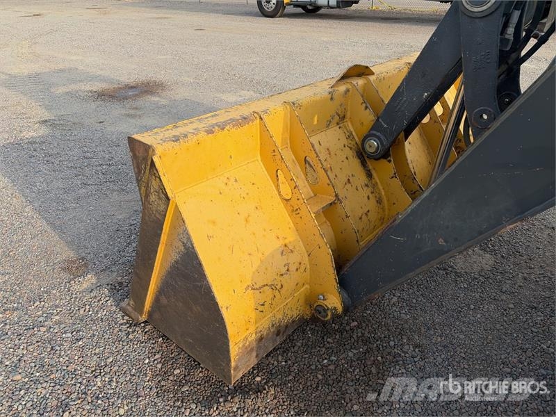 John Deere 210L EP 4x4 Landscape Loader Kolesni nakladalci