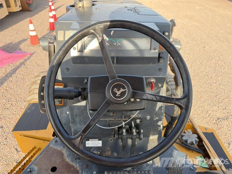 John Deere 210L EP 4x4 Landscape Loader Фронтальні навантажувачі