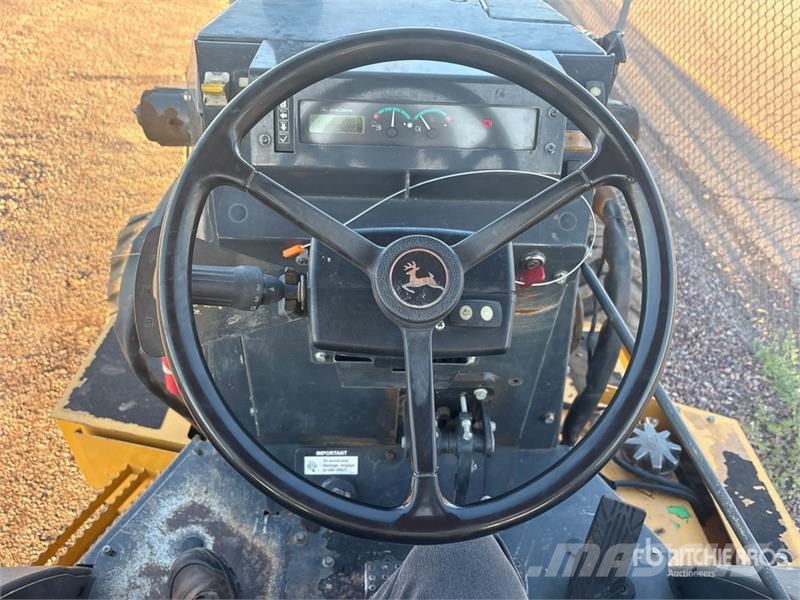 John Deere 210L EP 4x4 Landscape Loader 轮式装载机