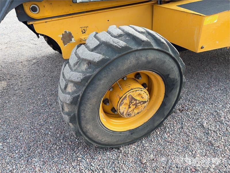 John Deere 210L EP 4x4 Landscape Loader Kolesni nakladalci