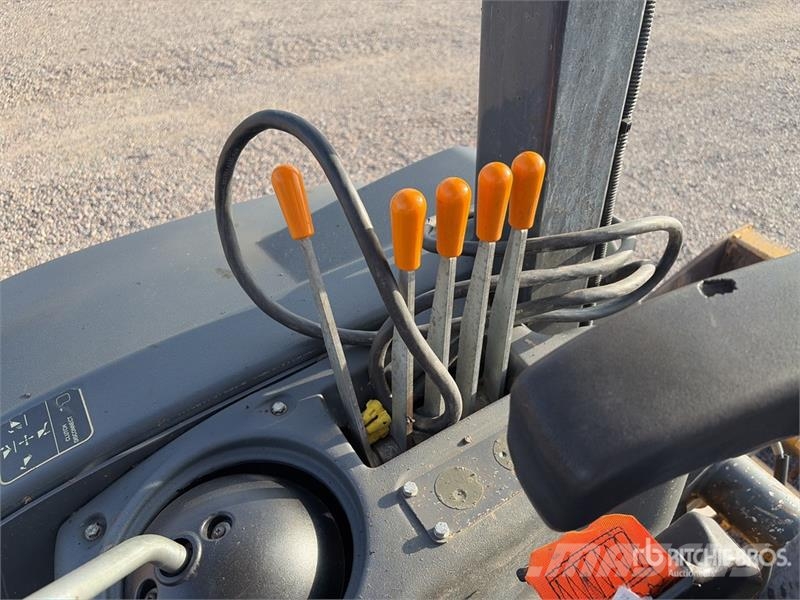 John Deere 210L EP 4x4 Landscape Loader Фронтальні навантажувачі