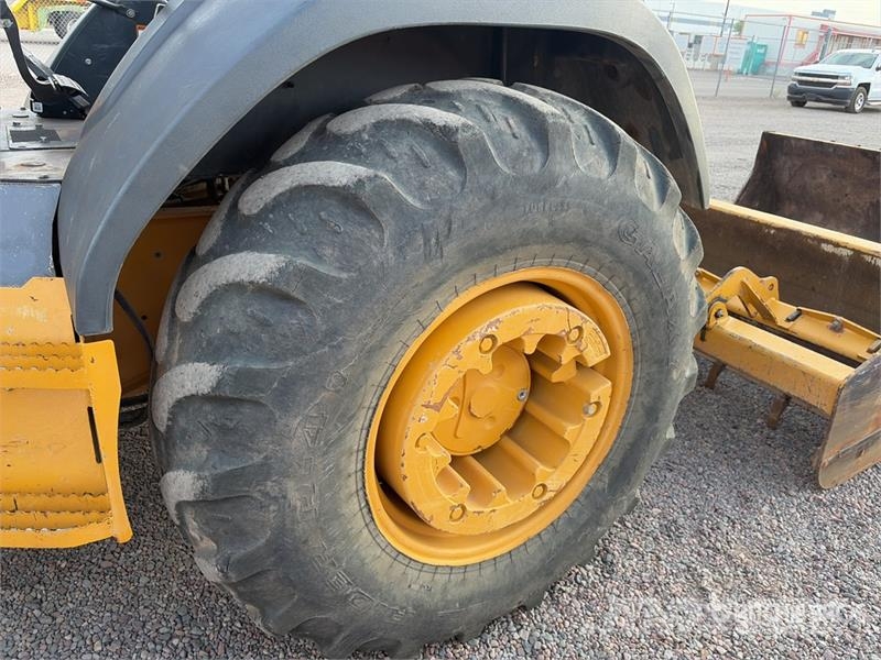 John Deere 210L EP 4x4 Landscape Loader Kolesni nakladalci