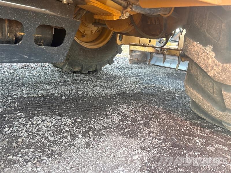 John Deere 210L EP 4x4 Landscape Loader 轮式装载机