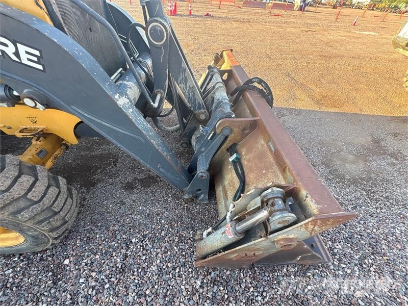 John Deere 210L EP 4x4 Landscape Loader 轮式装载机
