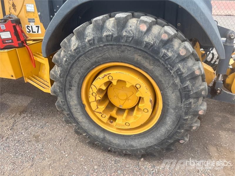John Deere 210L EP 4x4 Landscape Loader Kolesni nakladalci