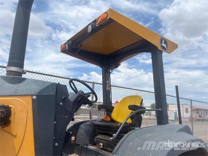 John Deere 210L EP 4x4 Landscape Loader Kolesni nakladalci