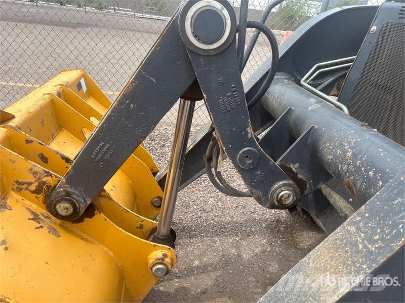 John Deere 210L EP 4x4 Landscape Loader Kolesni nakladalci