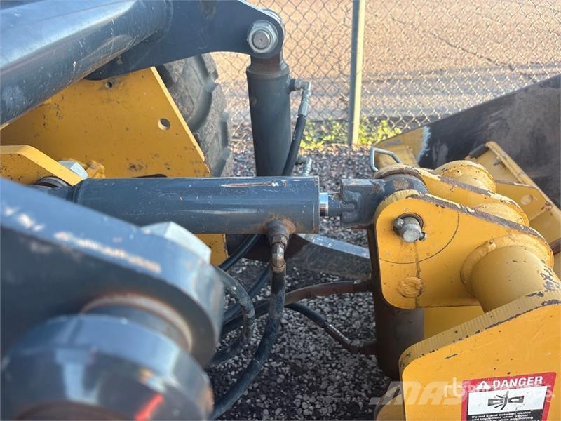 John Deere 210L EP 4x4 Landscape Loader 轮式装载机