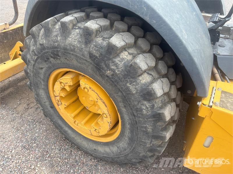 John Deere 210L EP 4x4 Landscape Loader Kolesni nakladalci