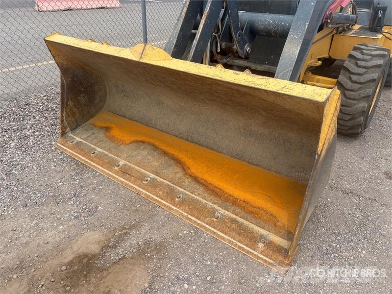 John Deere 210L EP 4x4 Landscape Loader Kolesni nakladalci