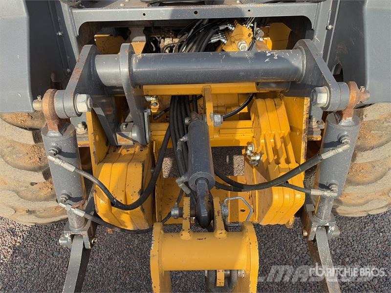 John Deere 210L EP 4x4 Landscape Loader Фронтальні навантажувачі