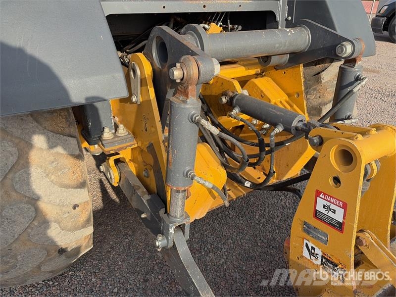John Deere 210L EP 4x4 Landscape Loader Фронтальні навантажувачі