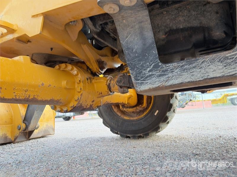 John Deere 210L EP 4x4 Landscape Loader Kolesni nakladalci