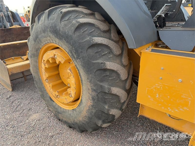 John Deere 210L EP 4x4 Landscape Loader Kolesni nakladalci